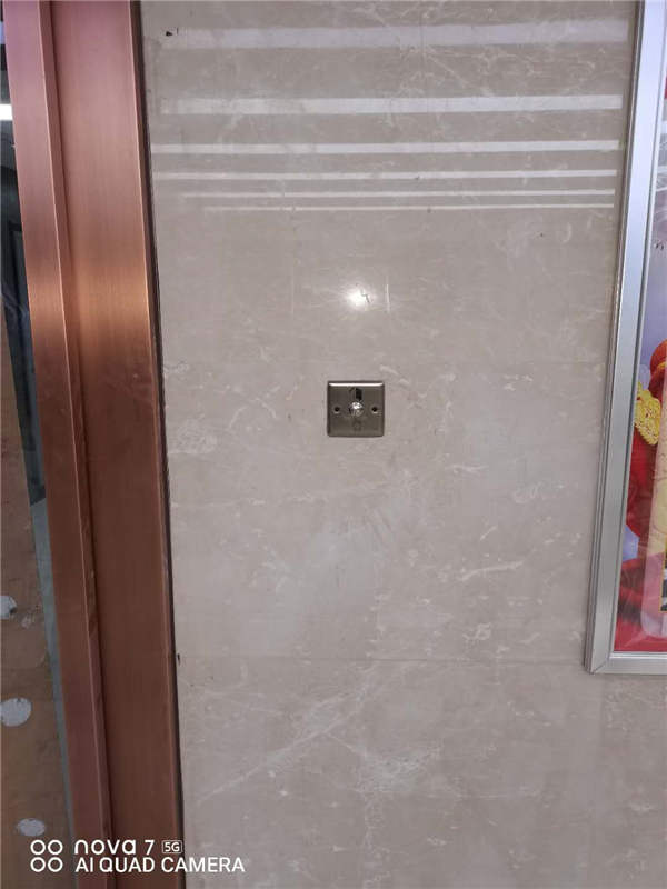 西安市高新區(qū)公司辦公室純銅自動門安裝現(xiàn)場 