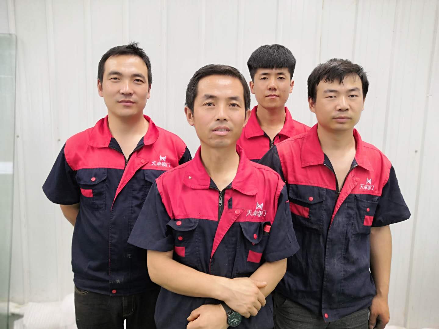 西安天卓自動門施工團(tuán)隊