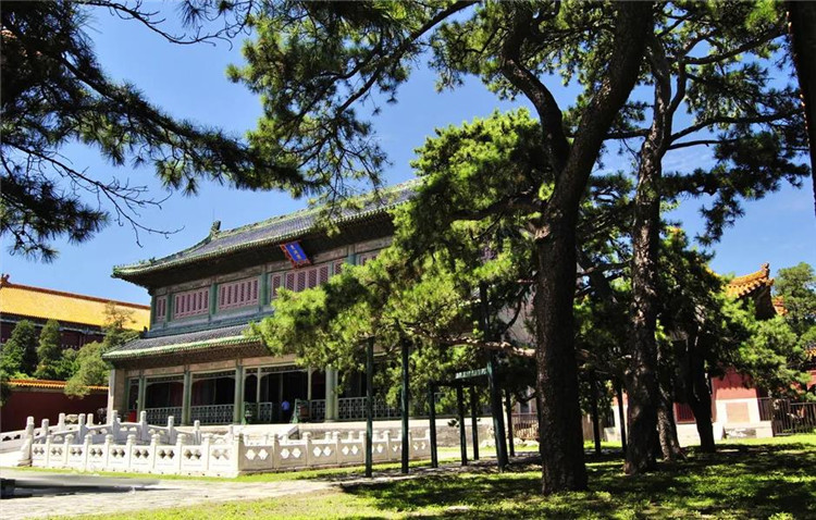 莊嚴(yán)氣派,文淵中學(xué)出入口銅門樓與圖書館銅裝飾 莊嚴(yán)氣派,文淵中學(xué)出入口銅門樓與圖書館銅裝飾