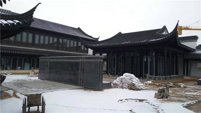 冬天，用西安天卓別墅銅門隔絕室外寒冷空氣